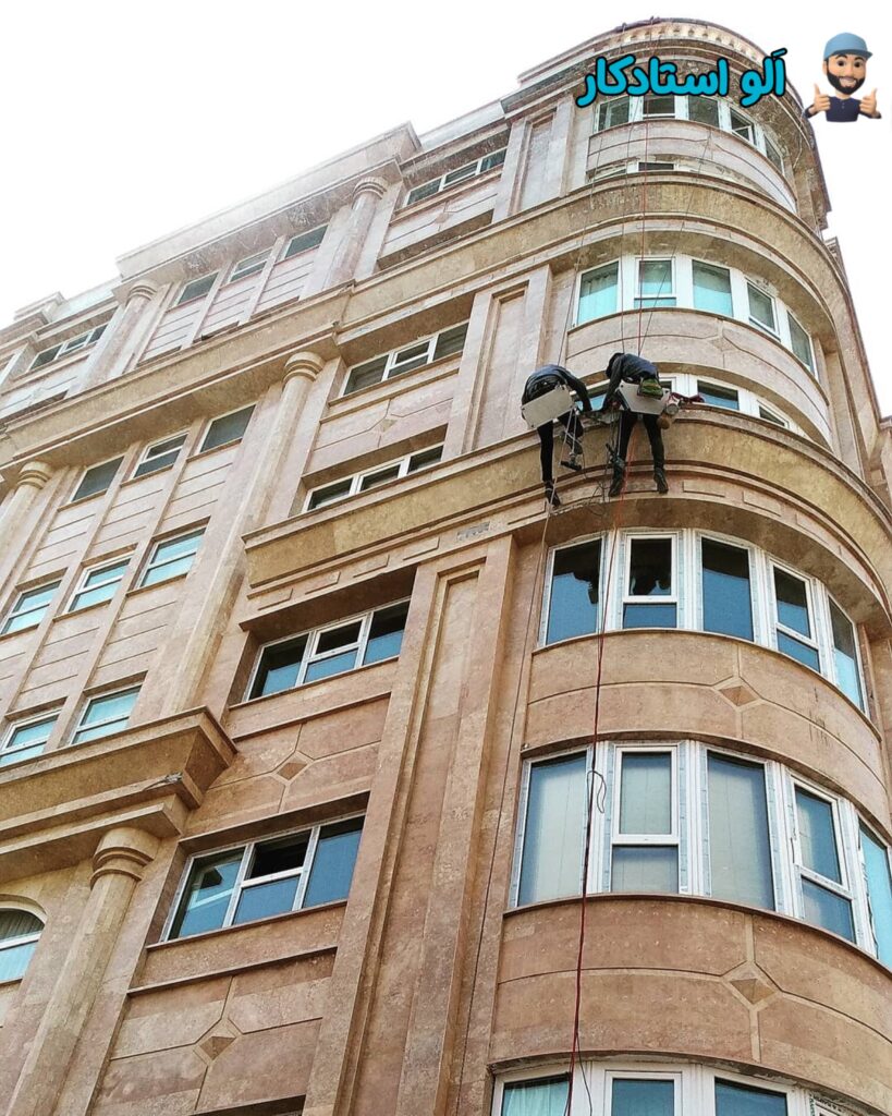 پیچ و رولپلاک نمای ساختمان در تهران با تکنیک راپل طناب